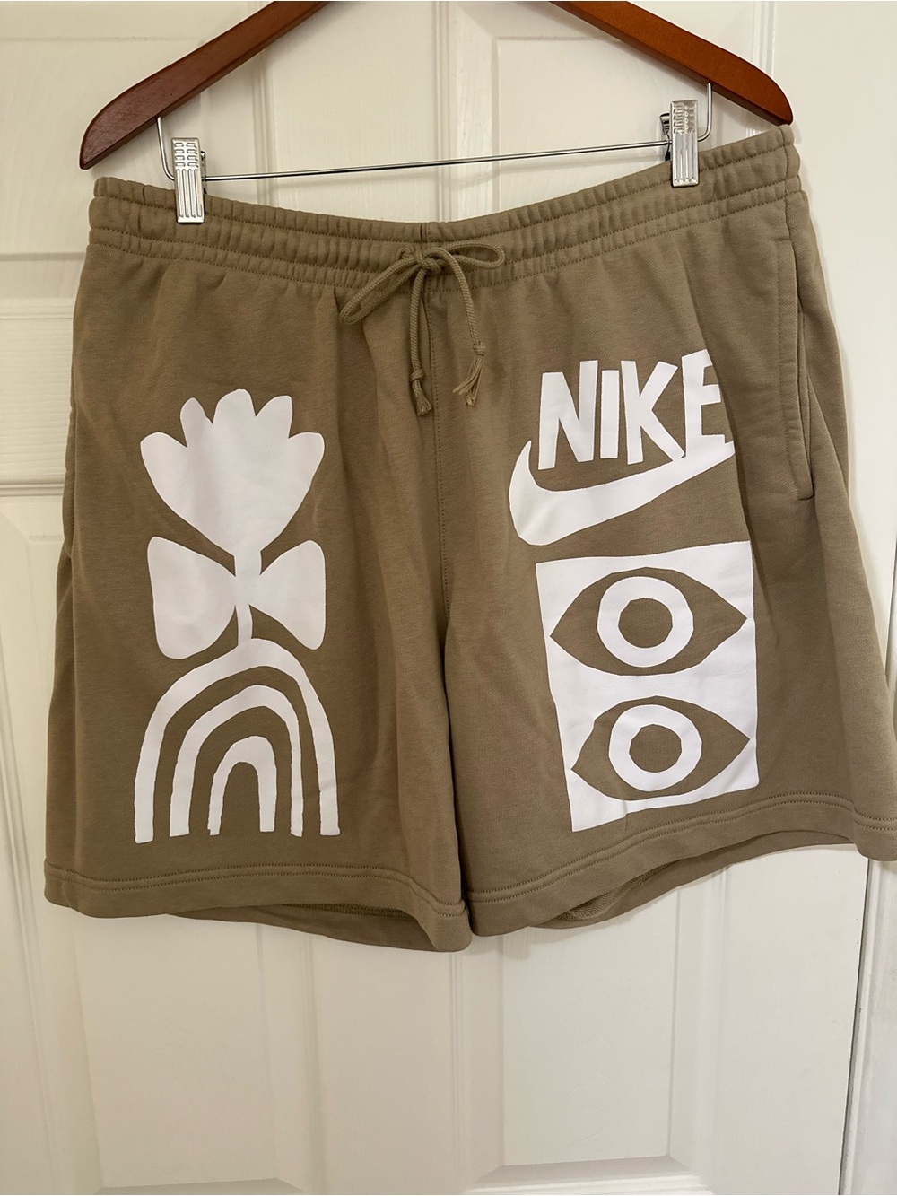 GUC Nike Sz XXL Sportswear Puff Print Graphic Terry Shorts Khaki $68 MSRP - Picture 3 of 7